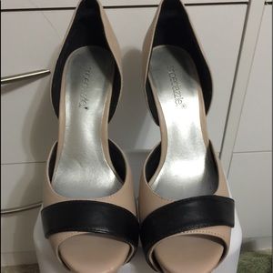 Shoedazzle heels size 6m